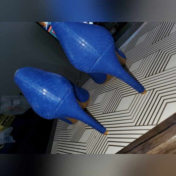 Calvin Klein textured pumps - Picture 5 of 6